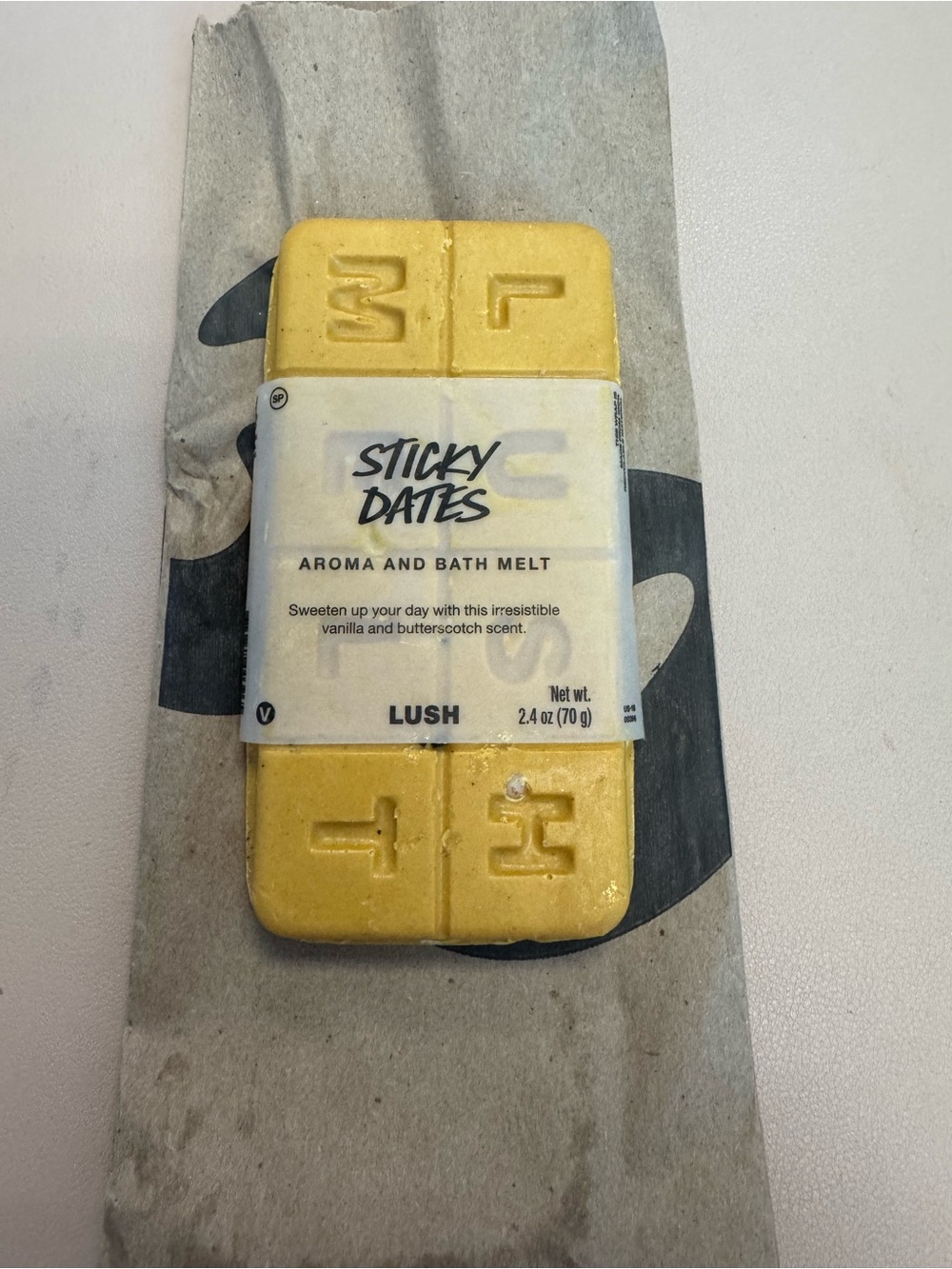 LUSH Sticky Dates Aroma & Bath Melt - Yellow